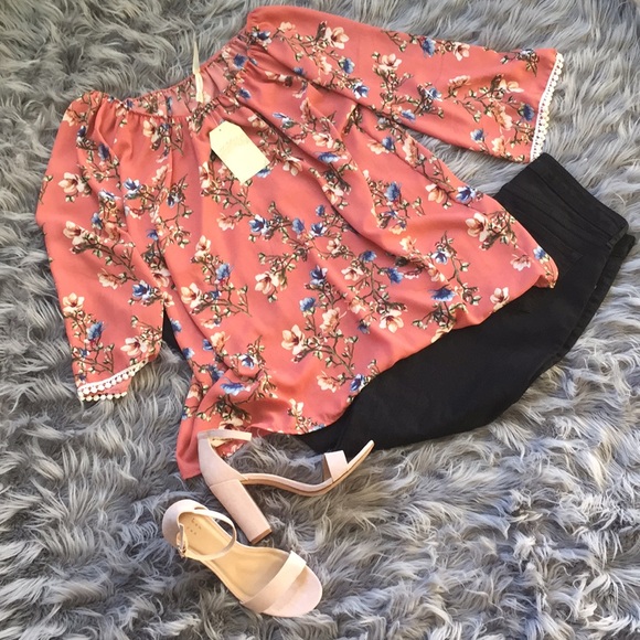 jesse & J Tops - NWT Jesse & J Floral Bell Sleeve Top 2XL